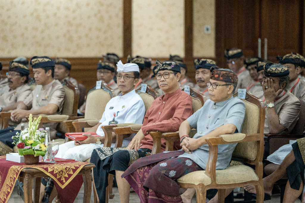 Sekda Adi Arnawa Buka Bimtek Peningkatan Kapasitas SDM di Kabupaten Badung